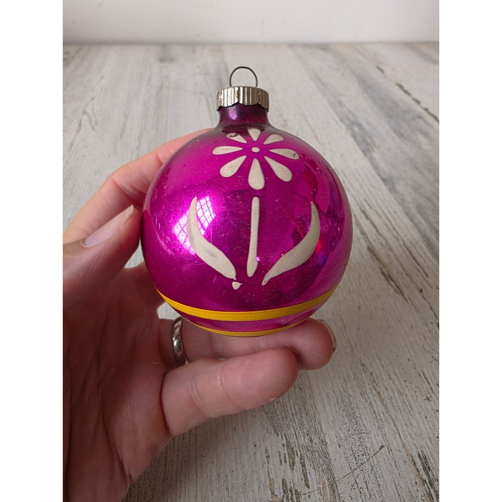 Vintage shiny Brite daisy flower stencil striped ornament Xmas tree ornament